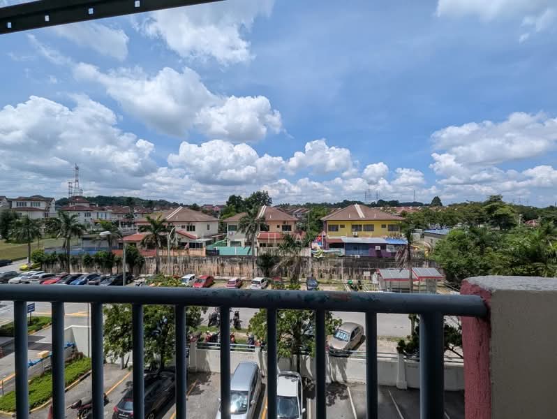 Pangsapuri untuk Dijual di Vista Pinggiran Apartment - Muz Hafiz - PropertyGuru.com.my