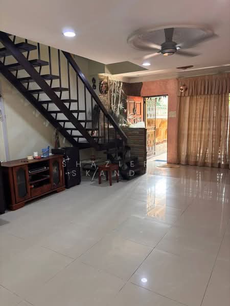 Rumah Teres 2 Tingkat untuk Dijual di Batu Caves (Selangor) - Shaziery Iskandar - Living Room - PropertyGuru.com.my