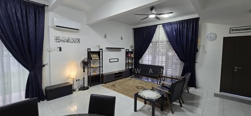 Rumah Teres 2 Tingkat untuk Disewa di Sepang (Selangor) - Tron Wan - Living Room - PropertyGuru.com.my