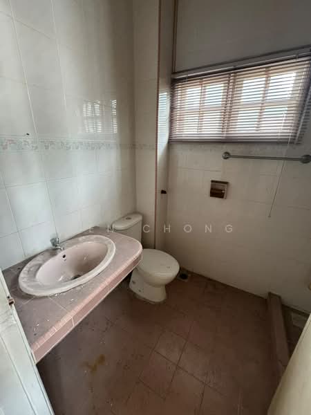 Semi-Detached House for Sale in Bandar Country Homes (Rawang) - Ken Chong - Bathroom - PropertyGuru.com.my