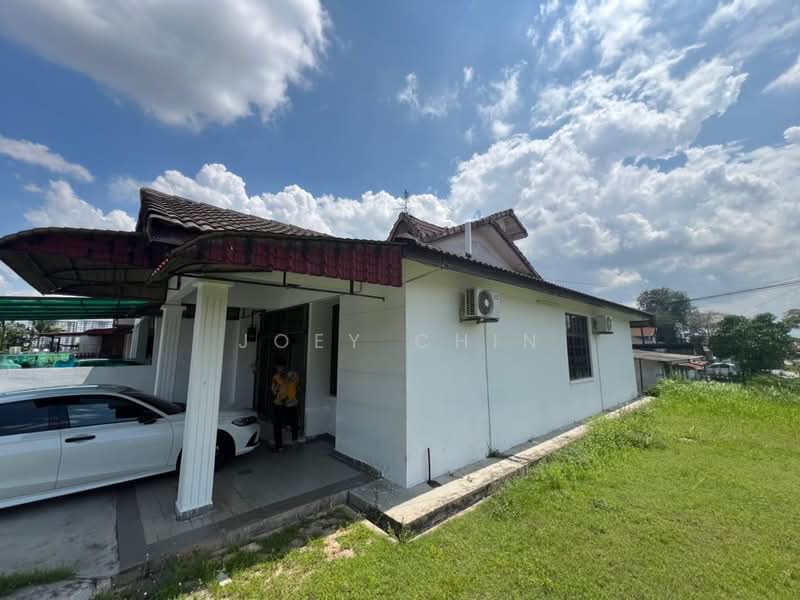 1.5-storey Terraced House for Sale in Taman Molek (Johor Bahru) - Joey Chin - PropertyGuru.com.my