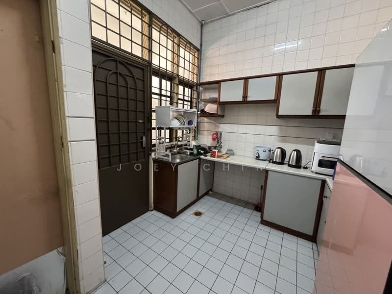 1.5-storey Terraced House for Sale in Taman Molek (Johor Bahru) - Joey Chin - PropertyGuru.com.my