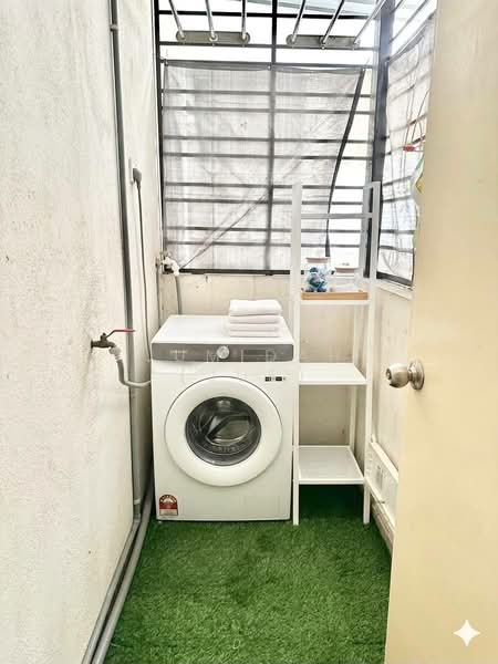 Pangsapuri untuk Dijual di Sri Ixora Apartment - JUMIDAH (JUE) - Balcony - PropertyGuru.com.my