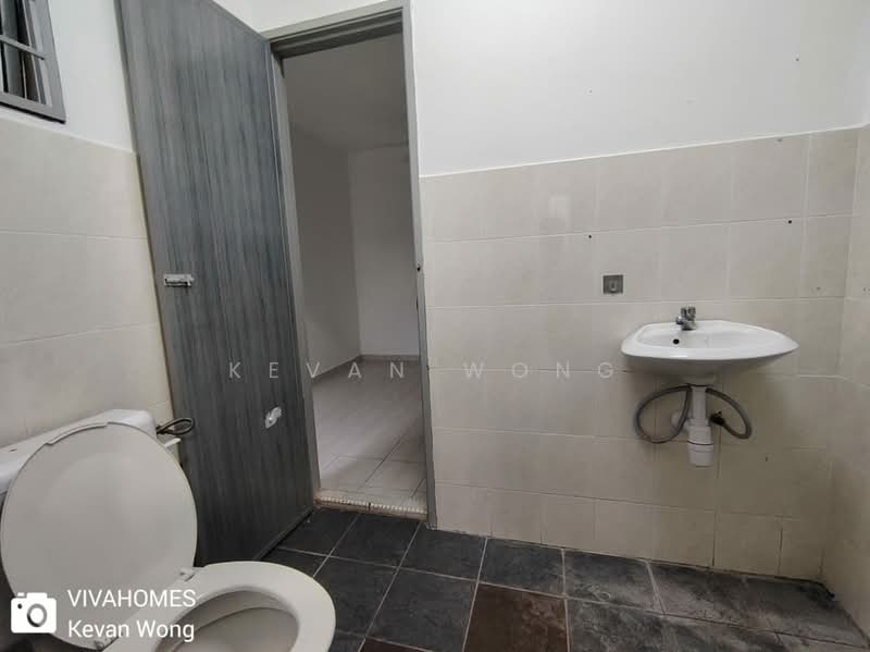 Terraced House for Sale in Taman Bukit Permata (Selayang) - Kevan Wong - Bathroom - PropertyGuru.com.my