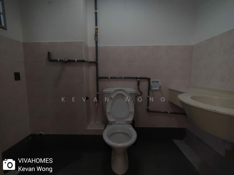 Terraced House for Sale in Taman Bukit Permata (Selayang) - Kevan Wong - Bathroom - PropertyGuru.com.my