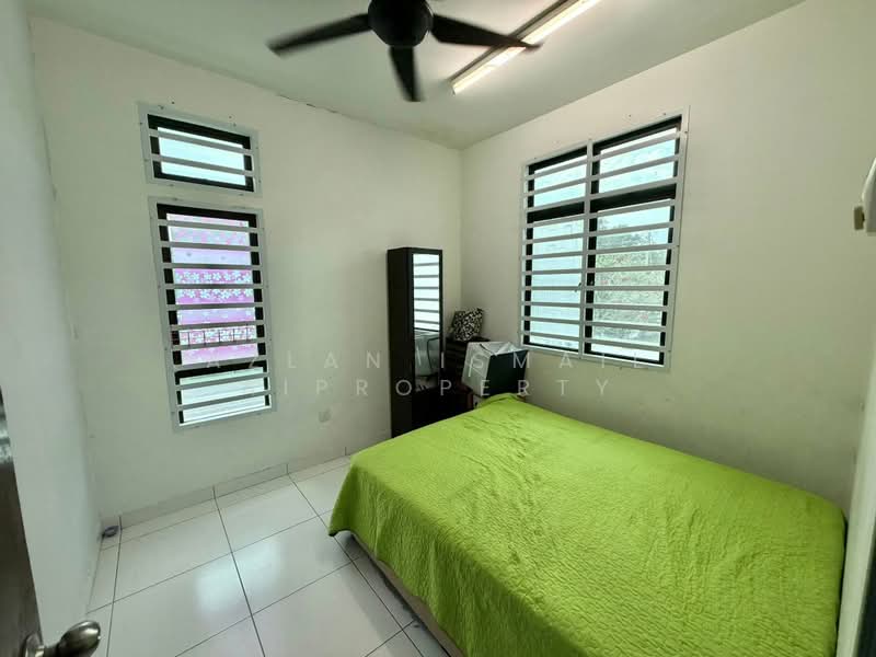 Rumah Teres 2 Tingkat untuk Dijual di Taman Bukit Dahlia (Pasir Gudang) - Azlan Ismail aiproperty - Bedroom - PropertyGuru.com.my