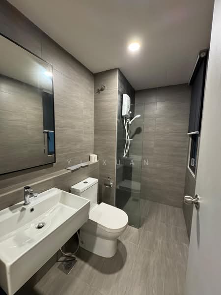 Servis Apartment untuk Disewa di Maya Bay Residences @ Gamuda Cove - Yi Xuan - Bathroom - PropertyGuru.com.my