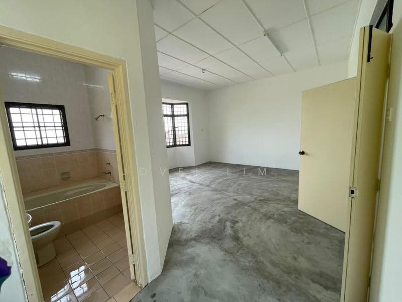 Rumah Teres 2-Tingkat untuk Dijual di Taman Kulai Utama (Kulai) - Jovel Lim - Bathroom - PropertyGuru.com.my