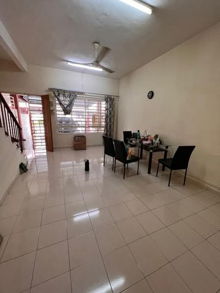 Rumah Teres 2 Tingkat untuk Dijual di Taman Lahat Baru (Lahat) - Sam . - Living Room - PropertyGuru.com.my