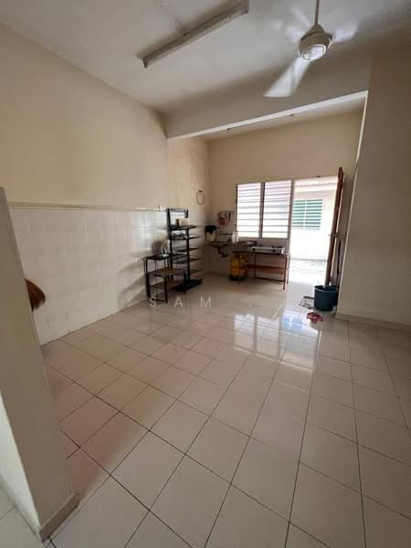 Rumah Teres 2 Tingkat untuk Dijual di Taman Lahat Baru (Lahat) - Sam . - Kitchen - PropertyGuru.com.my