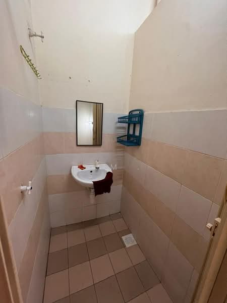 Rumah Teres 2 Tingkat untuk Dijual di Taman Lahat Baru (Lahat) - Sam . - Bathroom - PropertyGuru.com.my