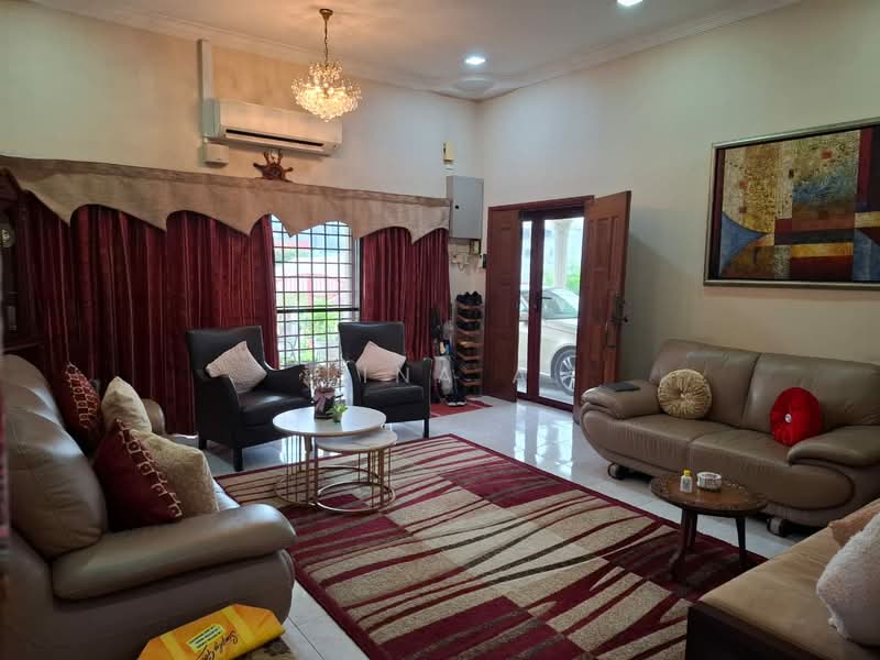 Rumah Banglo untuk Disewa di Seksyen 11 (Petaling Jaya) - Lina A - Living Room - PropertyGuru.com.my