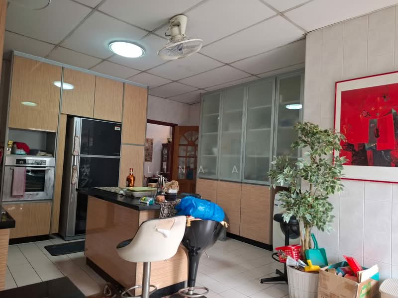 Rumah Banglo untuk Disewa di Seksyen 11 (Petaling Jaya) - Lina A - Kitchen - PropertyGuru.com.my