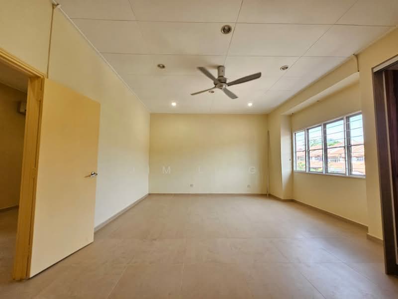 2-storey Terraced House for Sale in Bukit Rimau (Shah Alam) - Jim Ling - Living Room - PropertyGuru.com.my