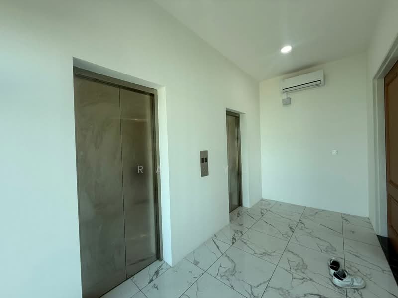 Condominium for Rent at QuayWest Residence - Rain Yu - Private lift lobby - PropertyGuru.com.my