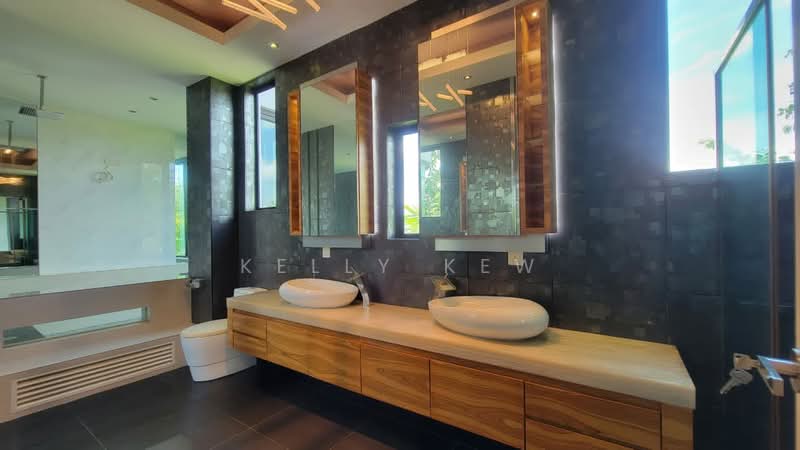 Rumah Banglo untuk Disewa di Kampung Tunku (Petaling Jaya) - Kelly Kew - Bathroom - PropertyGuru.com.my