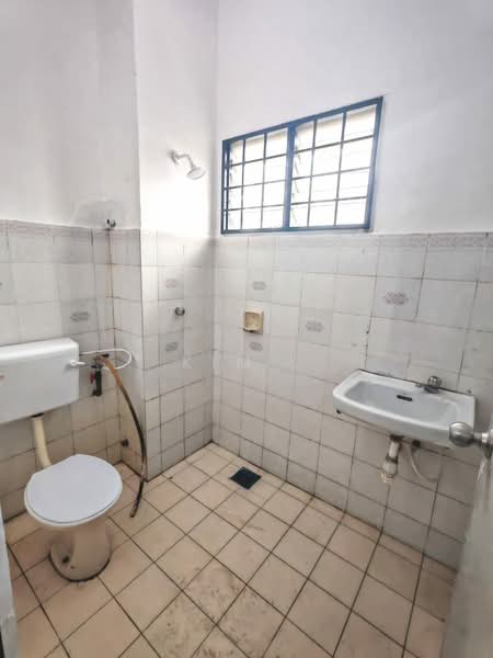 2-storey Terraced House for Rent in Bandar Seri Alam (Masai) - Kim . - Bathroom - PropertyGuru.com.my