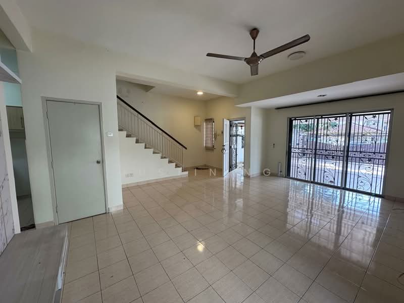 Terraced House for Sale in Bandar Putra Permai (Seri Kembangan) - Justin Ng - Living Room - PropertyGuru.com.my