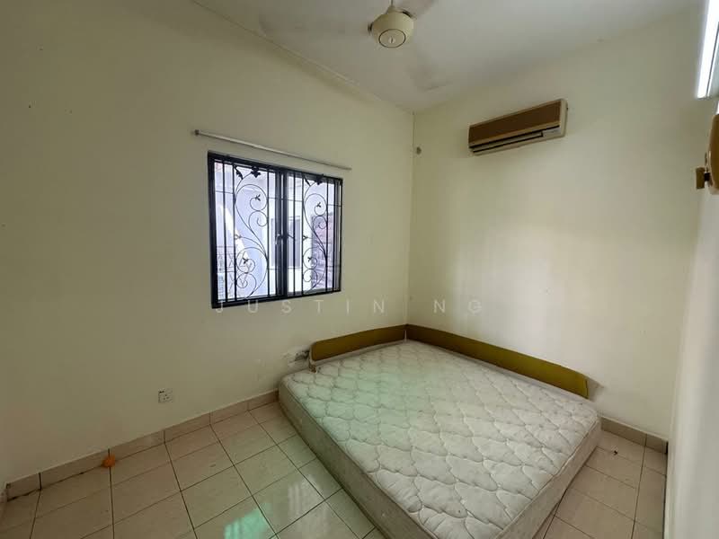 Terraced House for Sale in Bandar Putra Permai (Seri Kembangan) - Justin Ng - Bedroom - PropertyGuru.com.my
