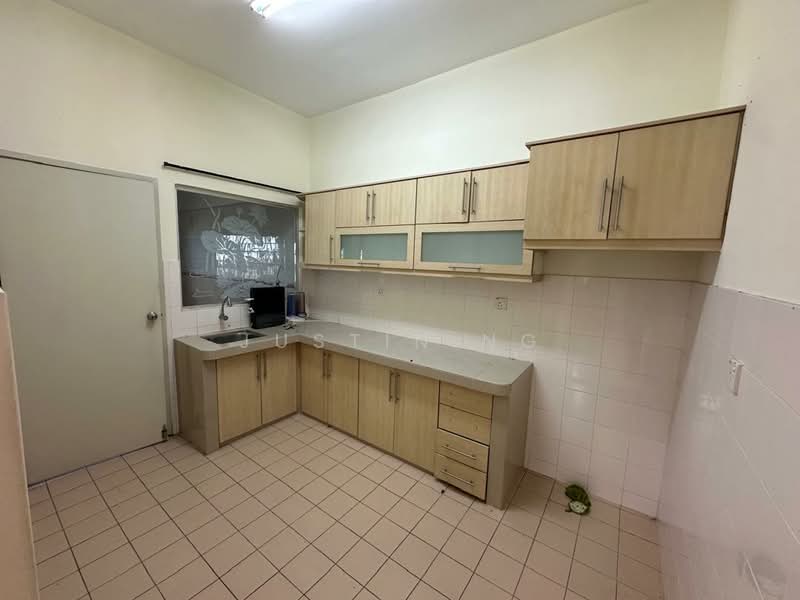 Terraced House for Sale in Bandar Putra Permai (Seri Kembangan) - Justin Ng - Kitchen - PropertyGuru.com.my