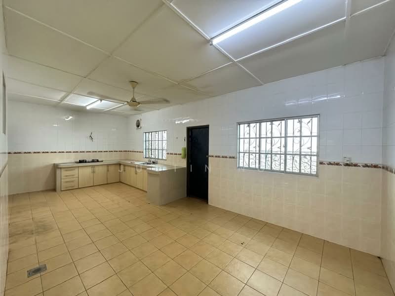 Terraced House for Sale in Bandar Putra Permai (Seri Kembangan) - Justin Ng - Kitchen - PropertyGuru.com.my