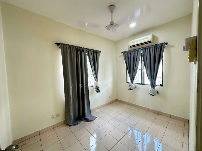Terraced House for Sale in Bandar Putra Permai (Seri Kembangan) - Justin Ng - Bedroom - PropertyGuru.com.my
