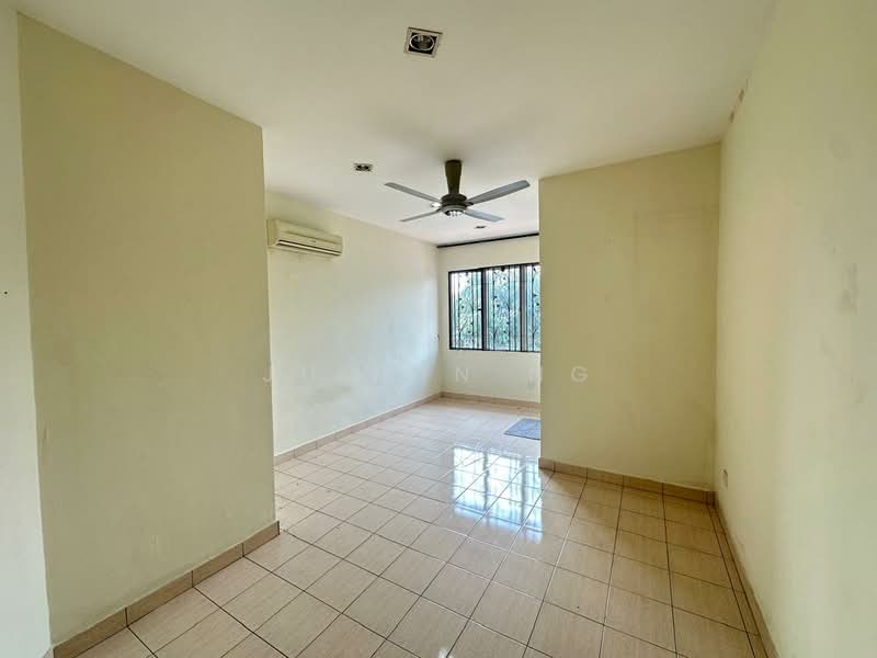 Terraced House for Sale in Bandar Putra Permai (Seri Kembangan) - Justin Ng - Living Room - PropertyGuru.com.my