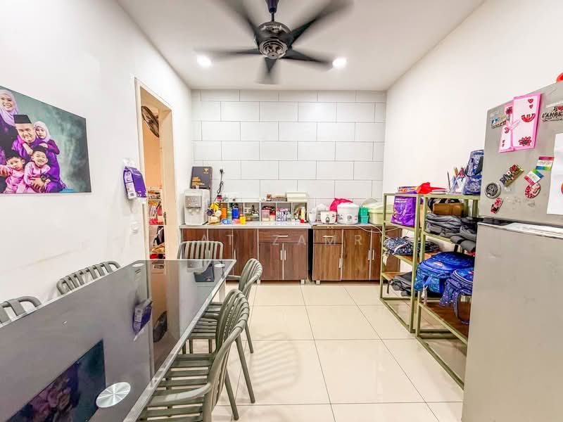 3-storey Terraced House for Sale in Tamansari (Rawang) - Izzat Zamros - PropertyGuru.com.my