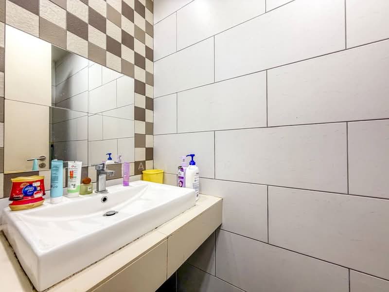 3-storey Terraced House for Sale in Tamansari (Rawang) - Izzat Zamros - PropertyGuru.com.my