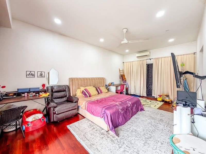 3-storey Terraced House for Sale in Tamansari (Rawang) - Izzat Zamros - PropertyGuru.com.my