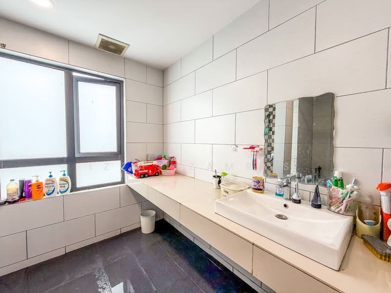 3-storey Terraced House for Sale in Tamansari (Rawang) - Izzat Zamros - PropertyGuru.com.my
