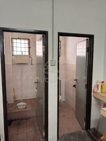 Shop for Rent in Taman Cahaya Indah (Ampang) - Desmond Low - Bathroom - PropertyGuru.com.my