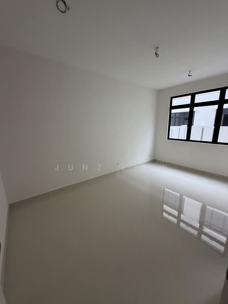 Rumah Berkembar untuk Dijual di Taman Sutera Utama (Skudai) - Junz Liew - PropertyGuru.com.my