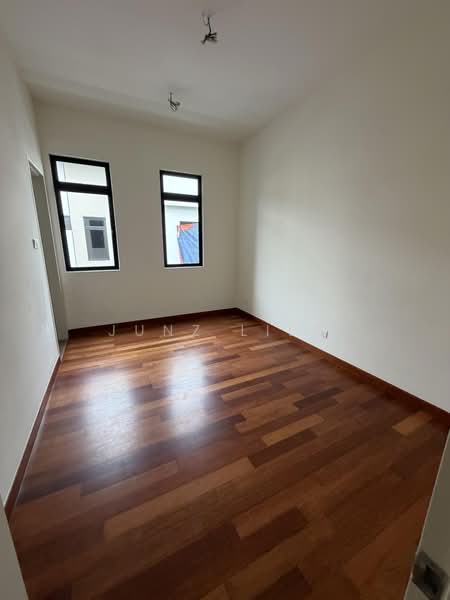 Rumah Berkembar untuk Dijual di Taman Sutera Utama (Skudai) - Junz Liew - PropertyGuru.com.my