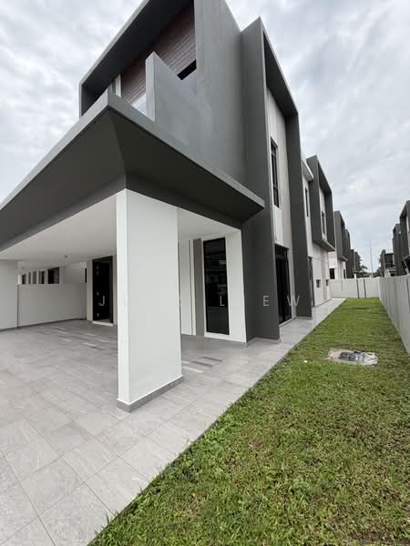 Rumah Berkembar untuk Dijual di Taman Sutera Utama (Skudai) - Junz Liew - PropertyGuru.com.my