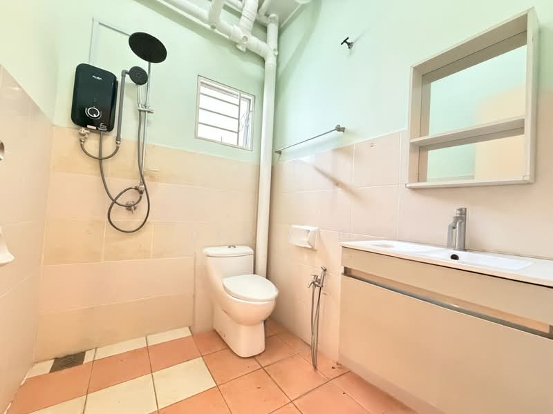 Townhouse for Sale in Bandar Country Homes (Rawang) - Des Yap - Bathroom - PropertyGuru.com.my