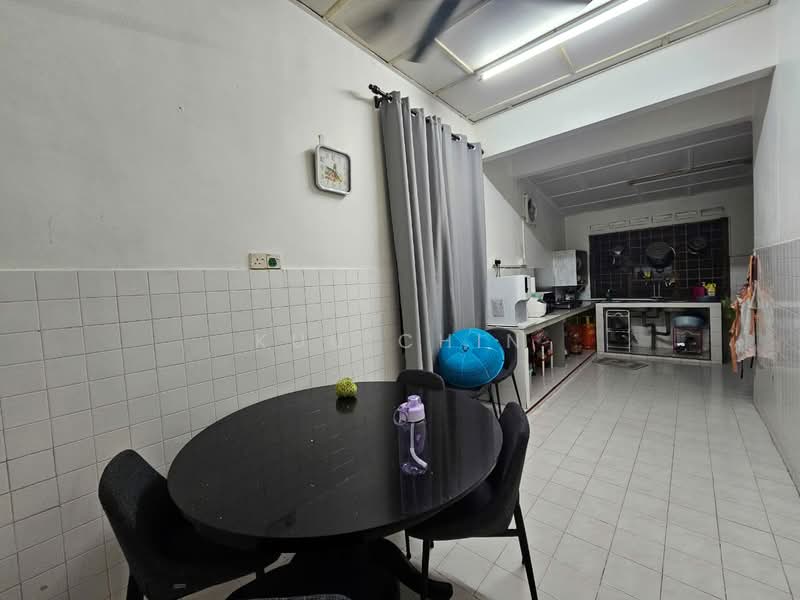 1-storey Terraced House for Sale in Taman Ungku Tun Aminah (Skudai) - Kuu Chin - Kitchen - PropertyGuru.com.my