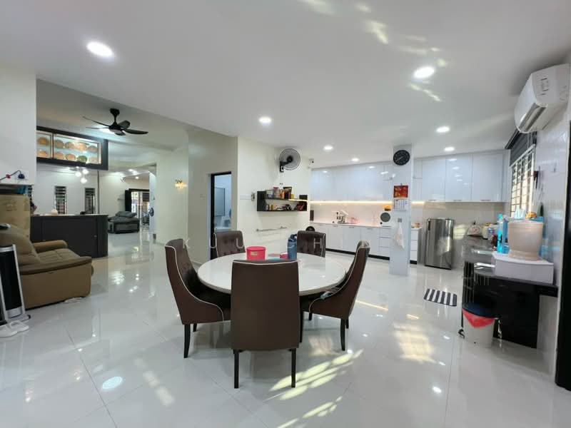 2-storey Terraced House for Sale in Taman Impian Emas (Skudai) - Kuu Chin - Living Room - PropertyGuru.com.my