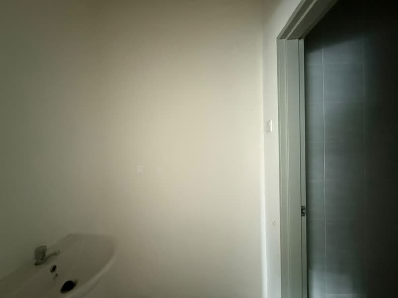 Kedai / Pejabat untuk Disewa di Bayan Lepas (Penang) - Rain Yu - Bathroom - PropertyGuru.com.my