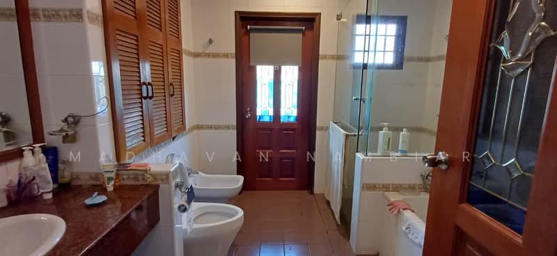 Bungalow for Sale in Bukit Damansara (Damansara Heights) - Madhavan Nambiar - Bathroom - PropertyGuru.com.my