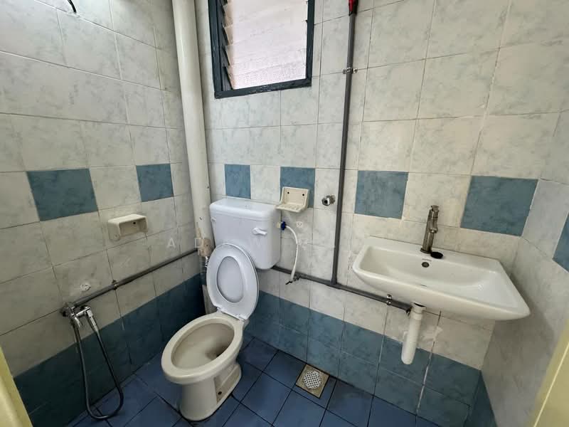 Apartment for Rent at Pangsapuri Mutiara Subang - Adaw Zain - Bathroom - PropertyGuru.com.my