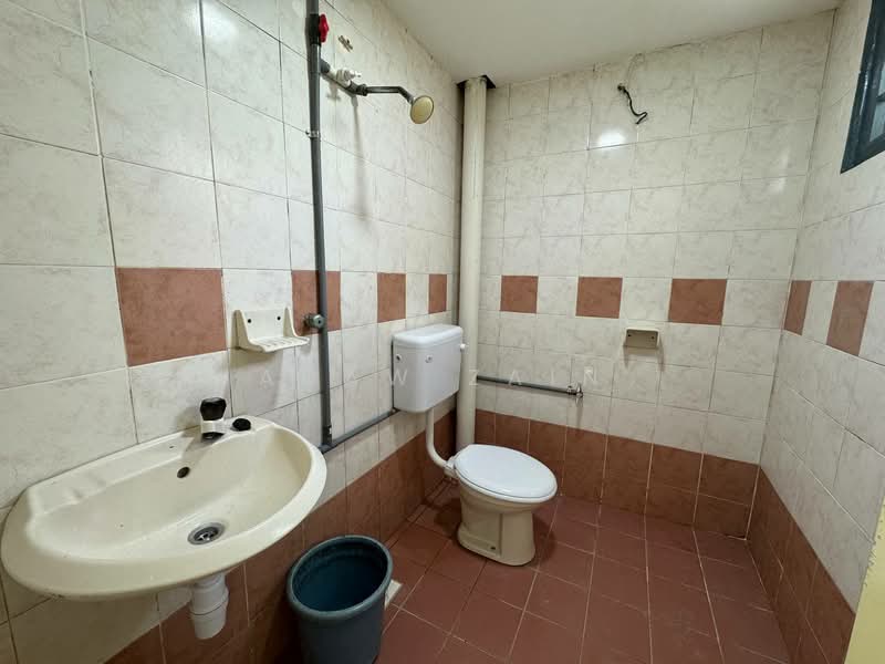 Apartment for Rent at Pangsapuri Mutiara Subang - Adaw Zain - Bathroom - PropertyGuru.com.my