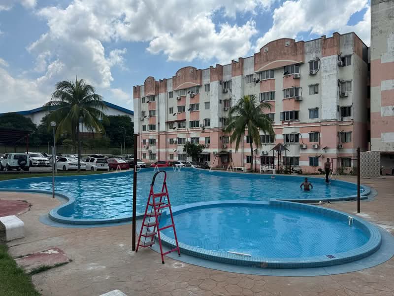 Apartment for Rent at Pangsapuri Mutiara Subang - Adaw Zain - Pool - PropertyGuru.com.my