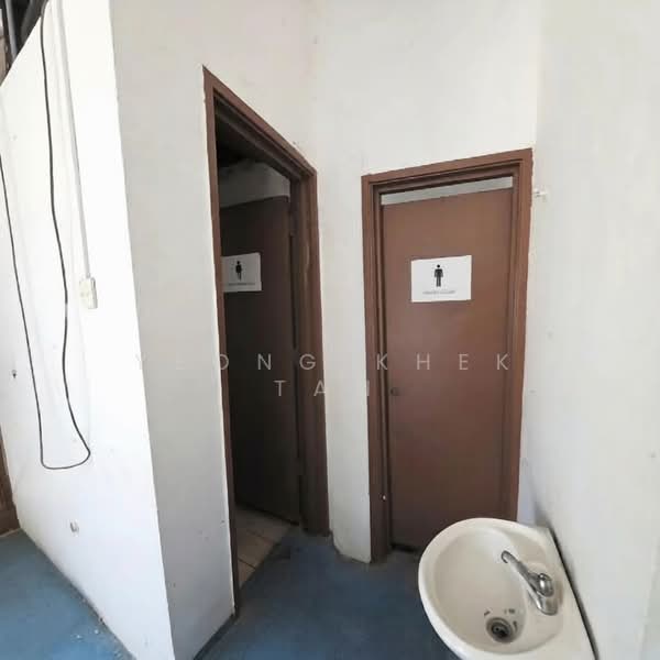 Shop for Sale in Bandar Melawati (Kuala Selangor) - Yeong Khek Tan - Bathroom - PropertyGuru.com.my