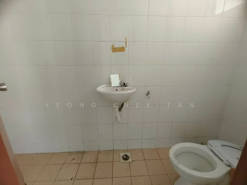 Shop for Sale in Bandar Melawati (Kuala Selangor) - Yeong Khek Tan - Bathroom - PropertyGuru.com.my