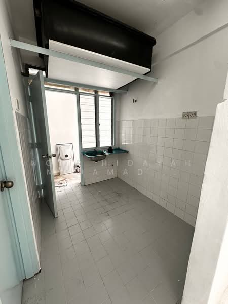 Apartment for Sale at Dahlia Apartment - Noor Hidayah Mohamad Noor - Kitchen - PropertyGuru.com.my