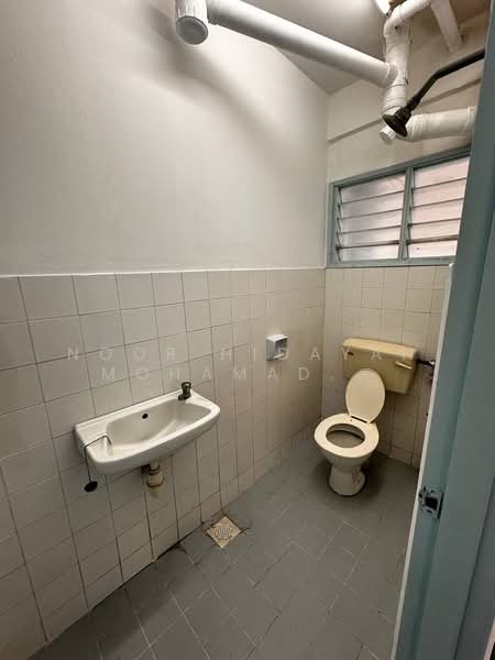 Apartment for Sale at Dahlia Apartment - Noor Hidayah Mohamad Noor - Bathroom - PropertyGuru.com.my