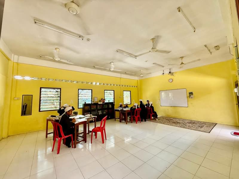 Commercial Bungalow for Sale in Kampung Manjoi (Ipoh) - Khairol Awang - PropertyGuru.com.my