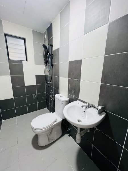 Service Residence for Sale at Residensi Mutiara Kajang 2 - Arif Mustapha - Bathroom - PropertyGuru.com.my