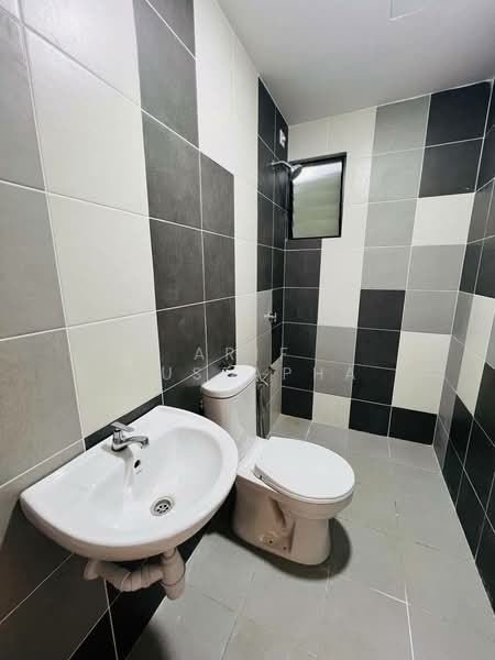 Service Residence for Sale at Residensi Mutiara Kajang 2 - Arif Mustapha - Bathroom - PropertyGuru.com.my